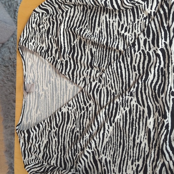 A-line wrap dress with animal print - Picture 2 of 5